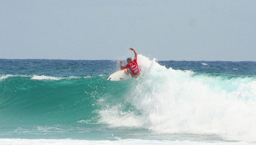 Taj Burrow shreds the finals at the Quiksilver Pro